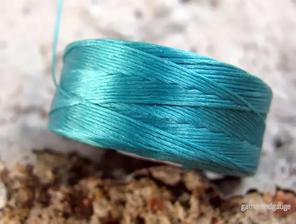 S-Lon Bead Thread - Teal, Strl D, 1 Rulle - Bild 2