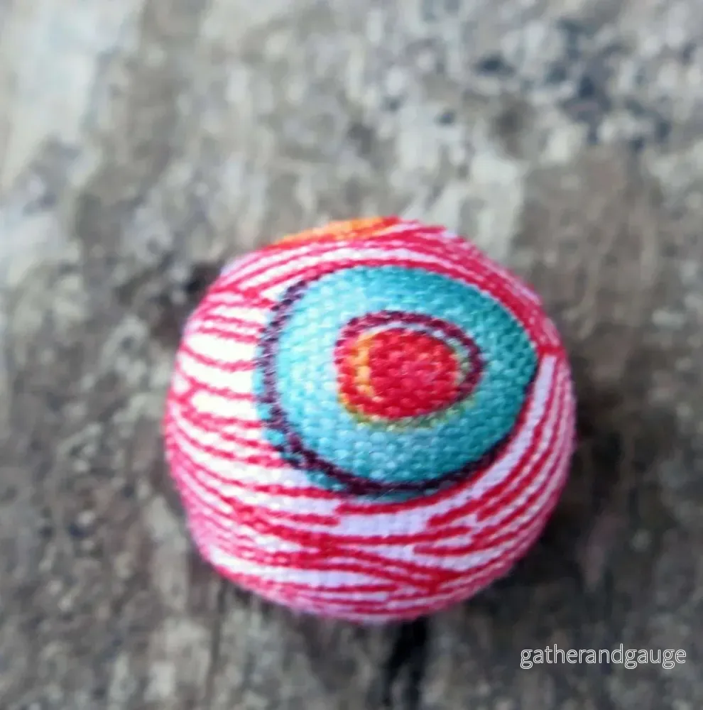 Hänge Boll - Påfågel Röd 15mm 1 styck - Bild 2