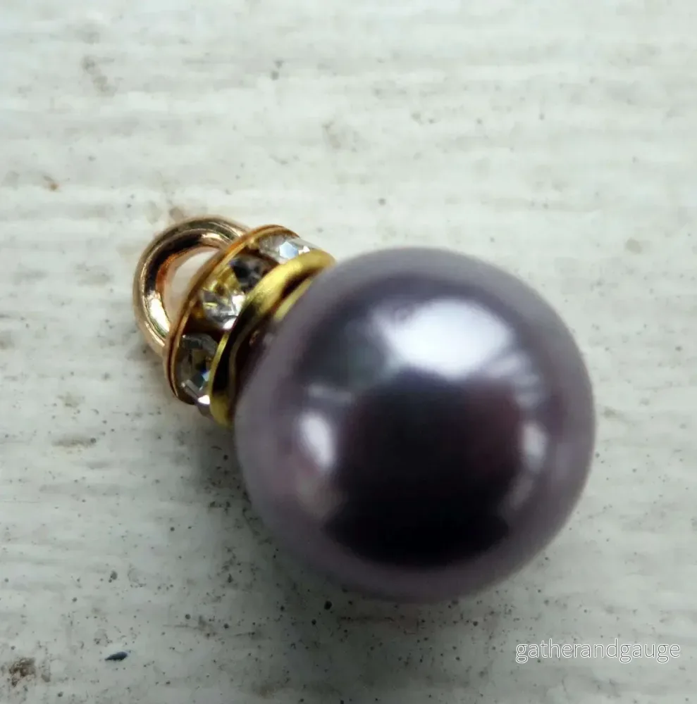 Hänge Akryl – Pärla med Strassrondell Grålila 10mm 1 styck Hänge Akryl – Pärla med Strassrondell Grålila 10mm 1 styck
