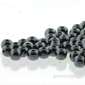 Tjeckiska Druk (Runda) – Jet Hematite True 2mm, Storpack 600-pack