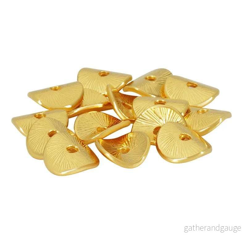 Mellandel 24K Guldpläterad – Böjd Platt Disc 8mm 5-Pack Mellandel 24K Guldpläterad – Böjd Platt Disc 8mm 5-Pack