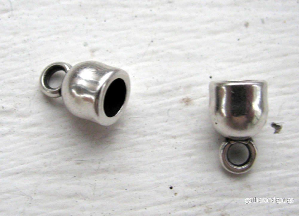 Ändfäste antiksilverfärgade – Rundade med ögla, 5,2mm, 2-pack Ändfäste antiksilverfärgade – Rundade med ögla, 5,2mm, 2-pack