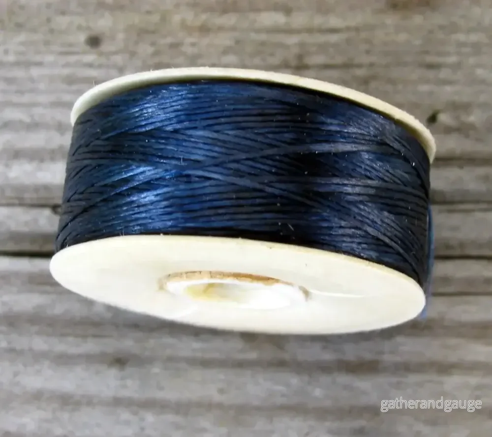 Nymo B – Blue, 1 Rulle Nymo B – Blue, 1 Rulle