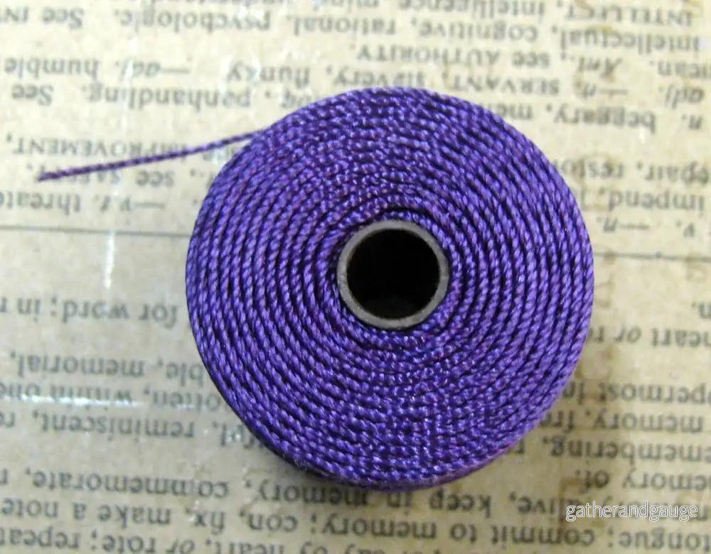 S- Lon bead cord – Plum, 1 rulle S- Lon bead cord – Plum, 1 rulle