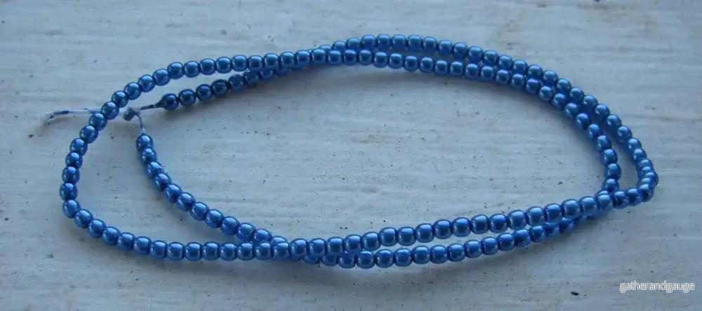 Tjeckiska vaxade glaspärlor - Persian Blue 2mm, 1 sträng - Bild 2
