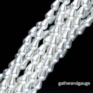 Tjeckiska Vaxade Glaspärlor - White Droppar, 3x5mm, 1 sträng