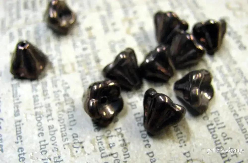 Tjeckiska Änglakjolar/Blommor - Dark Bronze, 6x8mm, 10-pack - Bild 2