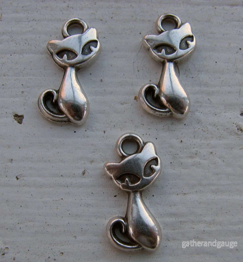 Berlock Silverfärgad Katt med Sneda Ögon 9x14mm 3-pack