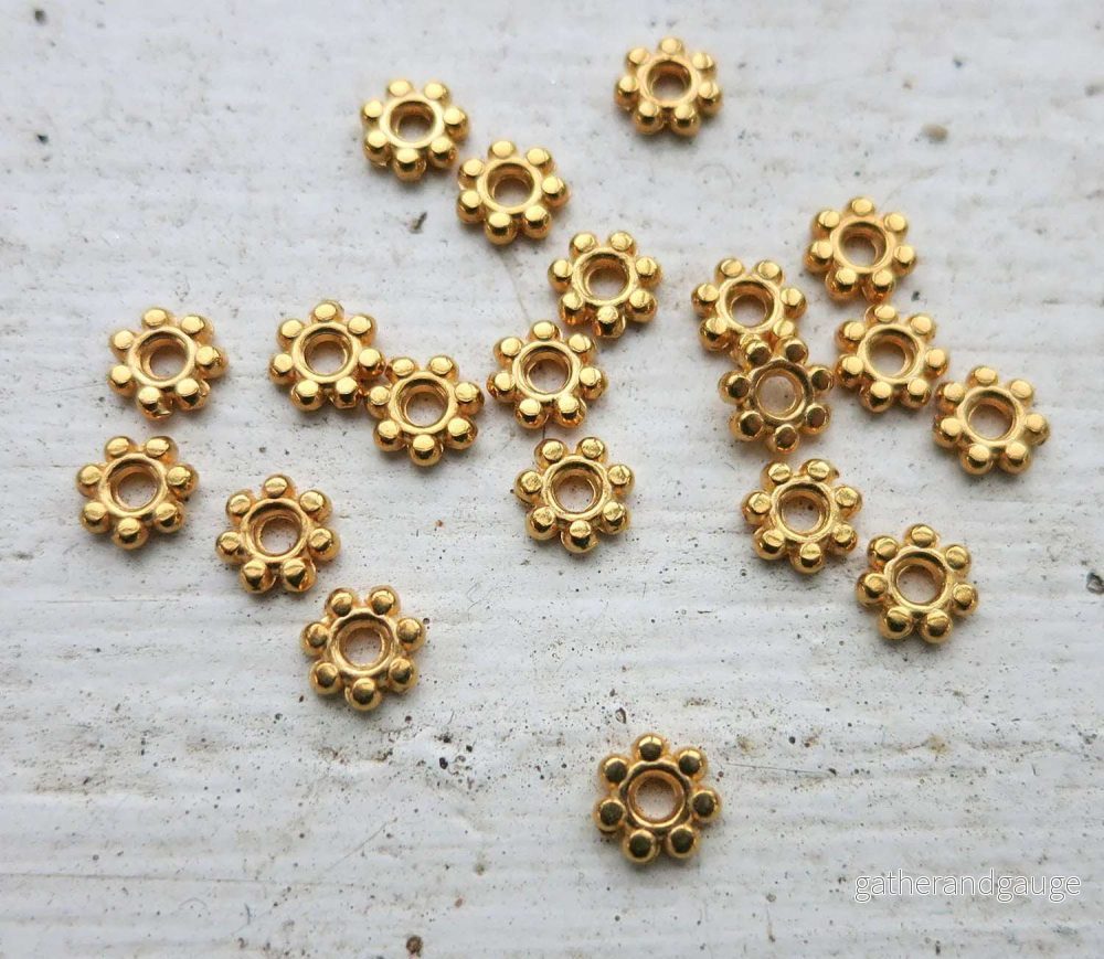 Mellandel Guldfärgad – Daisy 4,8mm 20-pack Mellandel Guldfärgad – Daisy 4,8mm 20-pack