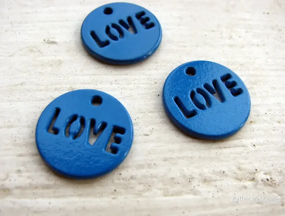 Berlock Blå Metall - Rund LOVE, 14mm, 3-pack - Bild 2