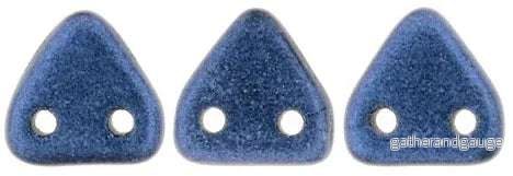 CzechMates Triangle Bead - Två Hål, Metallic Suede Blue 6mm, 10 gram