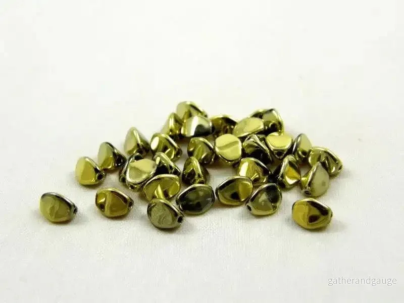 Pinch Bead – Crystal Full Amber 5mm, 50 pack Pinch Bead – Crystal Full Amber 5mm, 50 pack