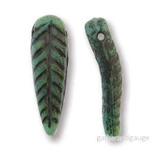 Fjäderpärlor - Turquoise Green Travertin Black 5x17mm 1 sträng - Bild 2