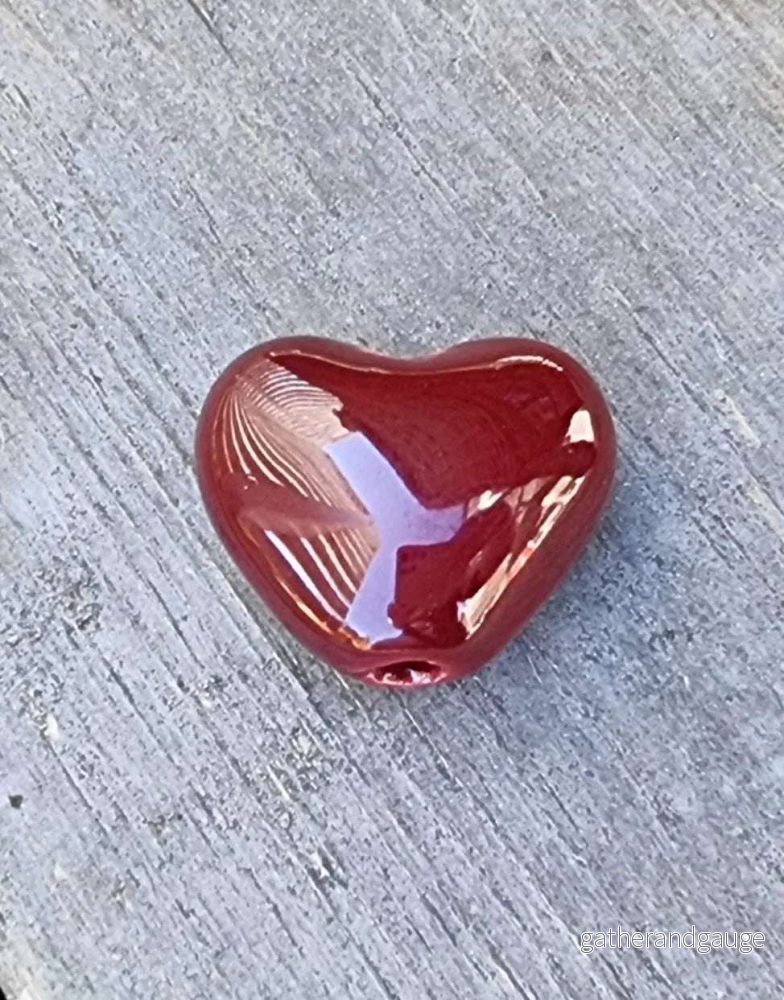 Porslinspärla – Stort rött hjärta 34x22mm 1 styck