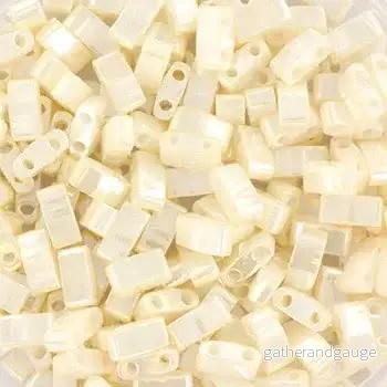 Miyuki Half Tila – Antique Ivory Ceylon 5×2,5mm, 5 gram Miyuki Half Tila – Antique Ivory Ceylon 5×2,5mm, 5 gram