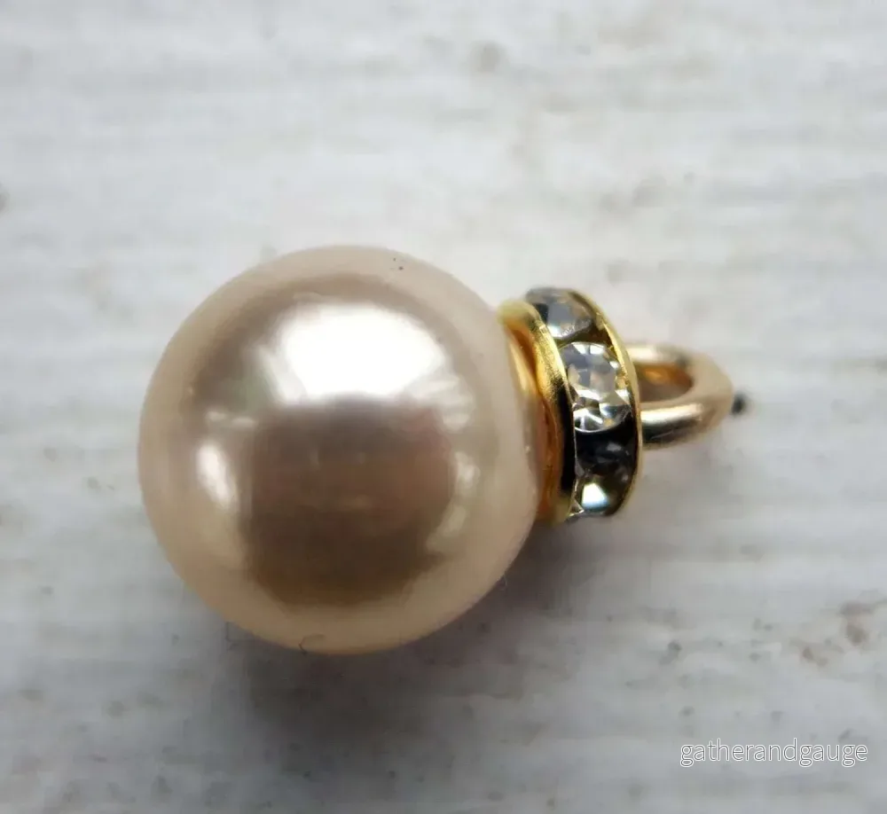 Hänge Akryl – Pärla med Strassrondell Champagne 10mm 1 styck Hänge Akryl – Pärla med Strassrondell Champagne 10mm 1 styck