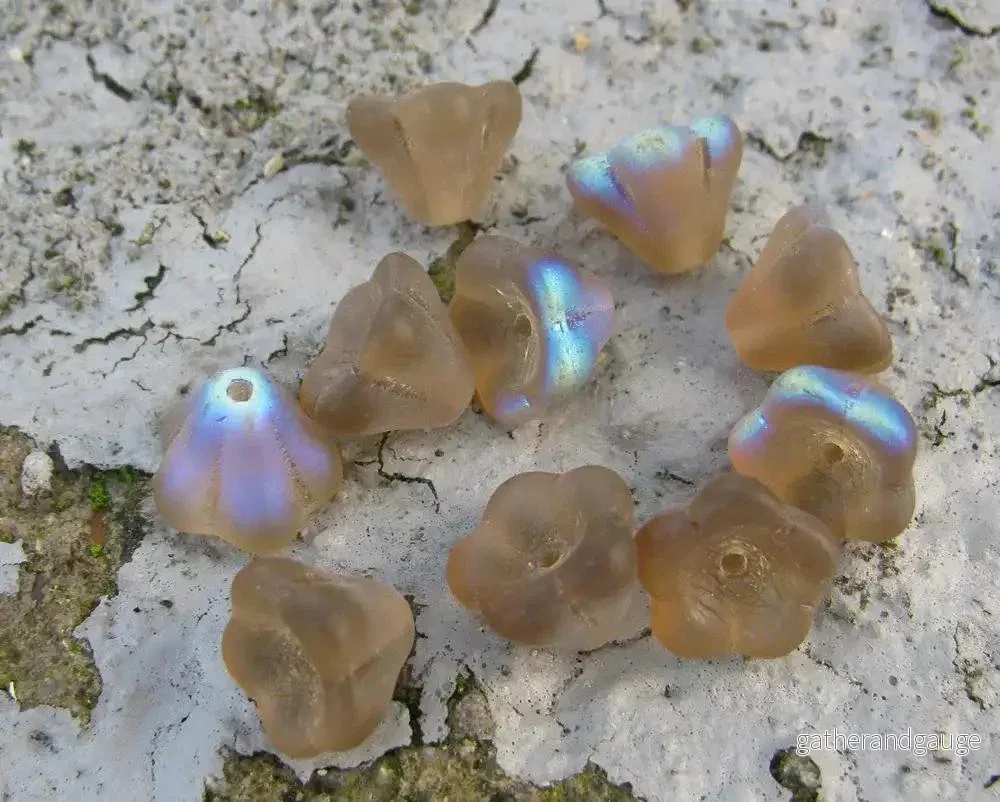Tjeckiska Änglakjolar Blommor - Dark Smoked Topaz Matte AB, 6x8mm, 10-pack - Bild 2