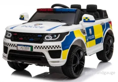 Elbil barn Azeno svensk polis SUV bil vit