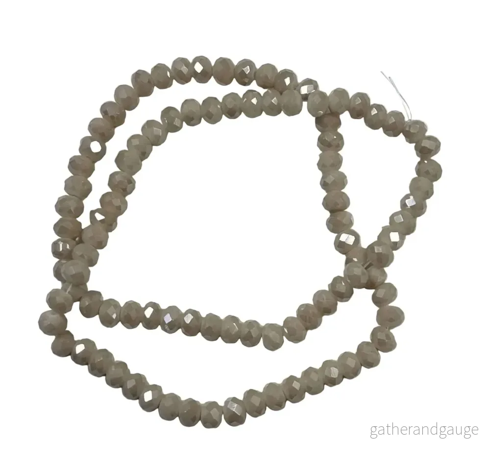 Facetterade glaspärlor – Opak beige AB, 6x4mm 1 sträng Facetterade glaspärlor – Opak beige AB, 6x4mm 1 sträng