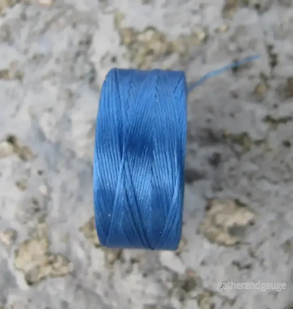S-Lon bead thread - Capri Blue, strl D, 1 rulle - Bild 2