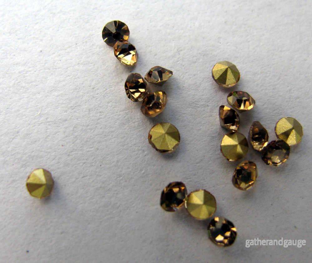 Strasstenar konformad baksida - Brun, 3mm, 20 pack
