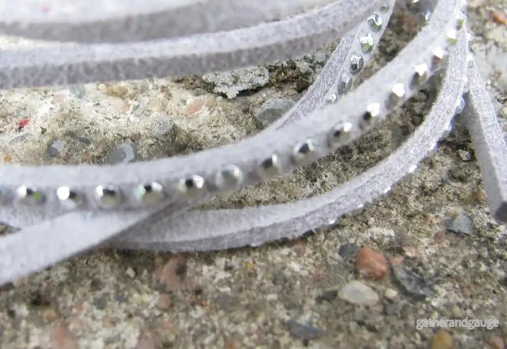Mockaimitation - Grå med Strasstenar 2,6mm 1 m - Bild 2