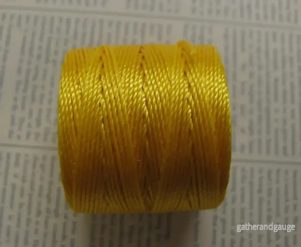 S-Lon Bead Cord - Golden Yellow, 1 Rulle - Bild 2