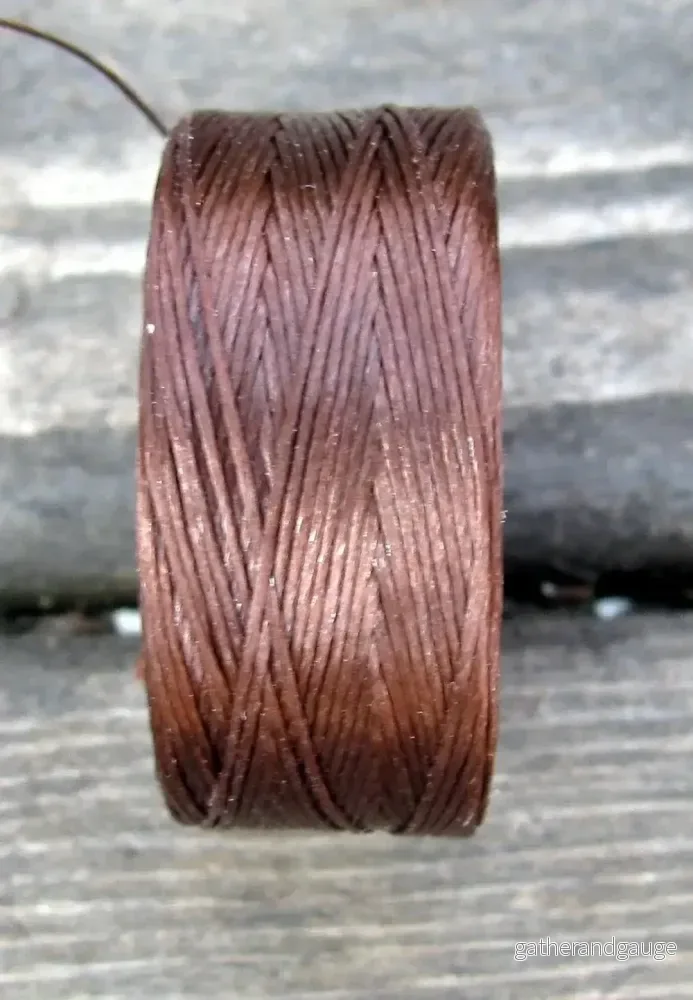 S-Lon Bead thread - Brown, Storlek D, 1 Rulle - Bild 2