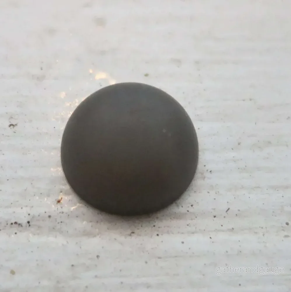 Cabochon av resin – Polaris Grå, 12mm 1 styck Cabochon av resin – Polaris Grå, 12mm 1 styck