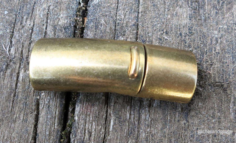 Magnetås Bronsfärgat – Breda band 7,3×10,2mm Längre modell 1 set Magnetås Bronsfärgat – Breda band 7,3×10,2mm Längre modell 1 set