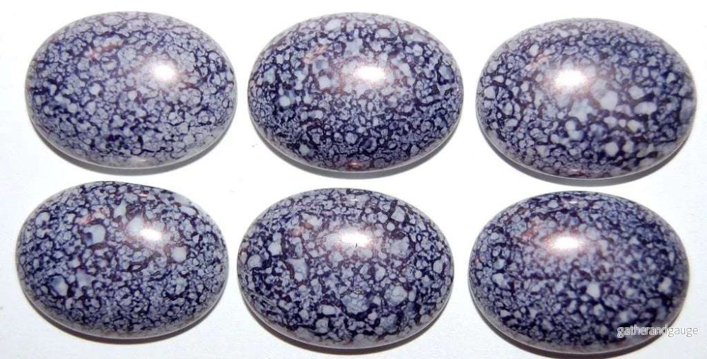 Cabochon Oval - Lila fläckig 25x18mm
