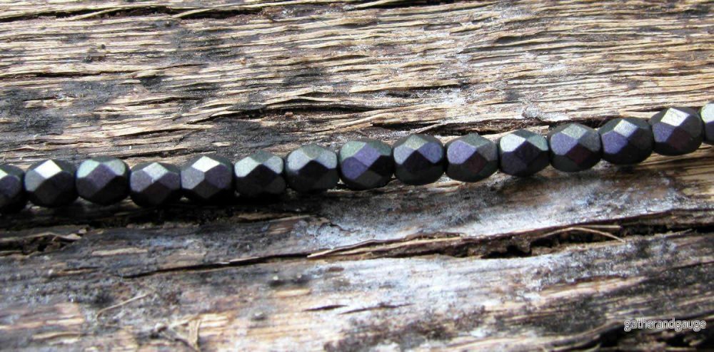 Tjeckiska Firepolish - Polychrome Black Raspberry 4 mm,, 1 sträng - Bild 2