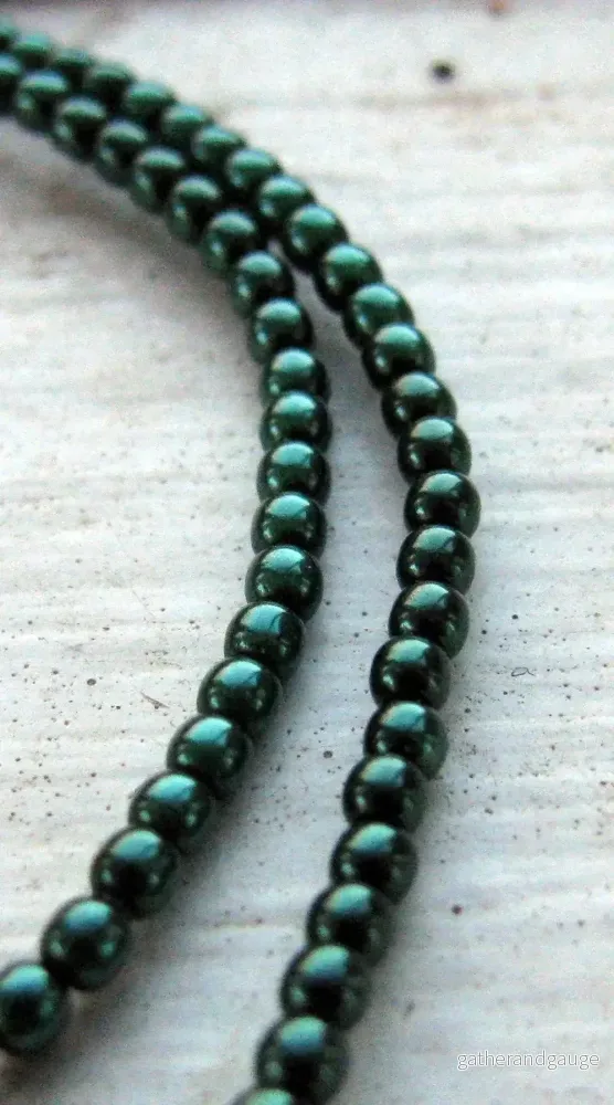 Tjeckiska Vaxade Glaspärlor - Deep Emerald 2mm, 1 Sträng