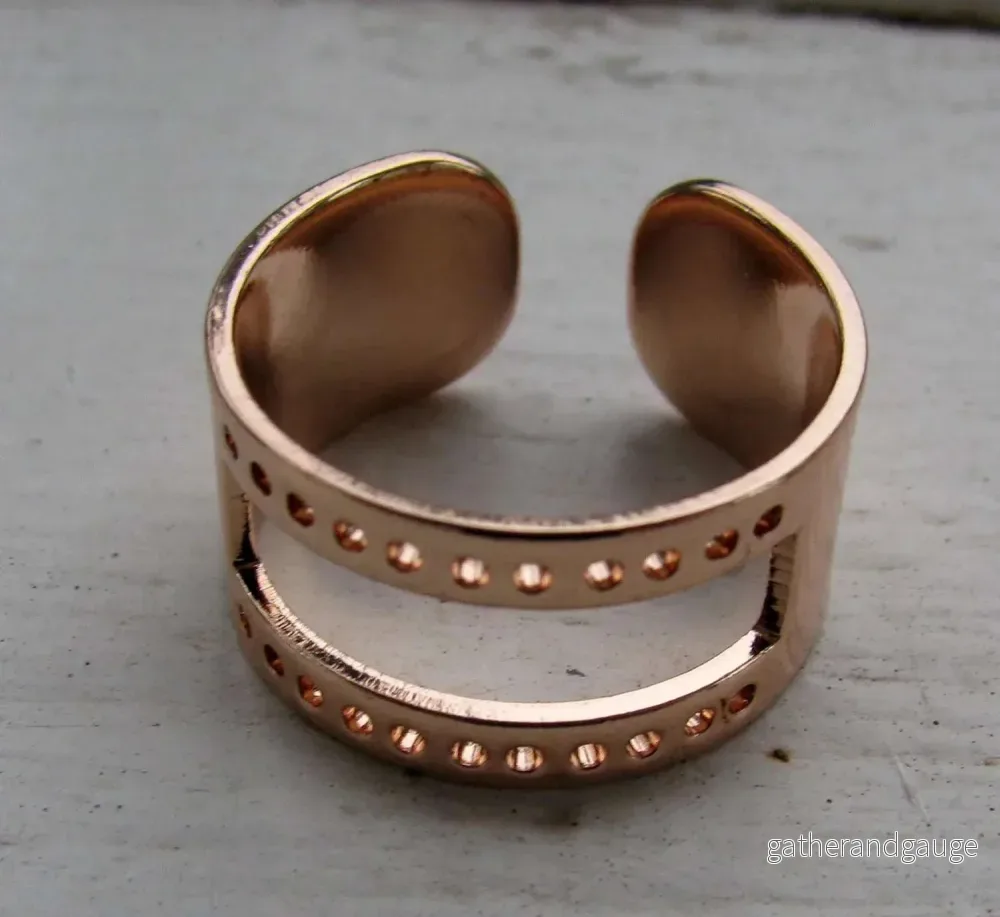 Ringstomme Roséguldfärgad – Med hål (Miuyki) 1 styck Ringstomme Roséguldfärgad – Med hål (Miuyki) 1 styck