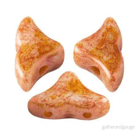 Hélios® par Puca® – Opaque Salmon Spotted, 10 gram Hélios® par Puca® – Opaque Salmon Spotted, 10 gram