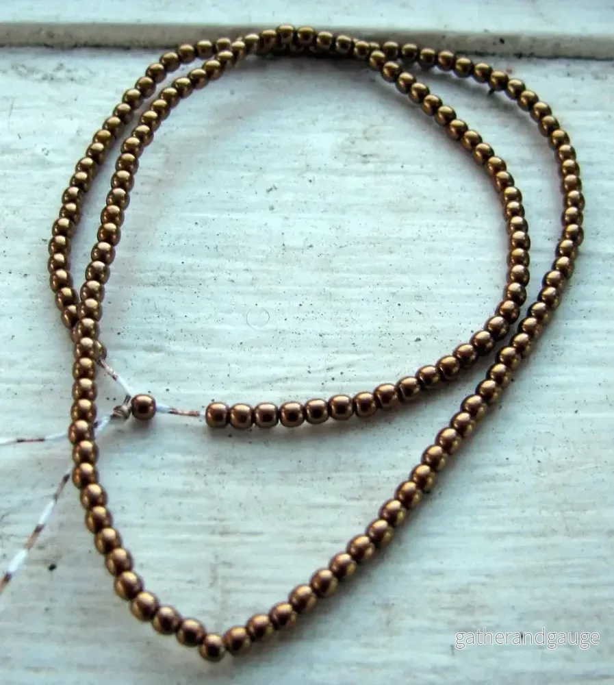Tjeckiska Vaxade Glaspärlor - Antique Gold 2mm, 1 sträng - Bild 2