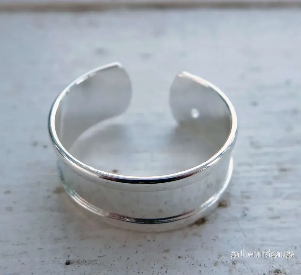 Ringstomme Ljustsilverfärgad – 5mm Bred Band 1 styck