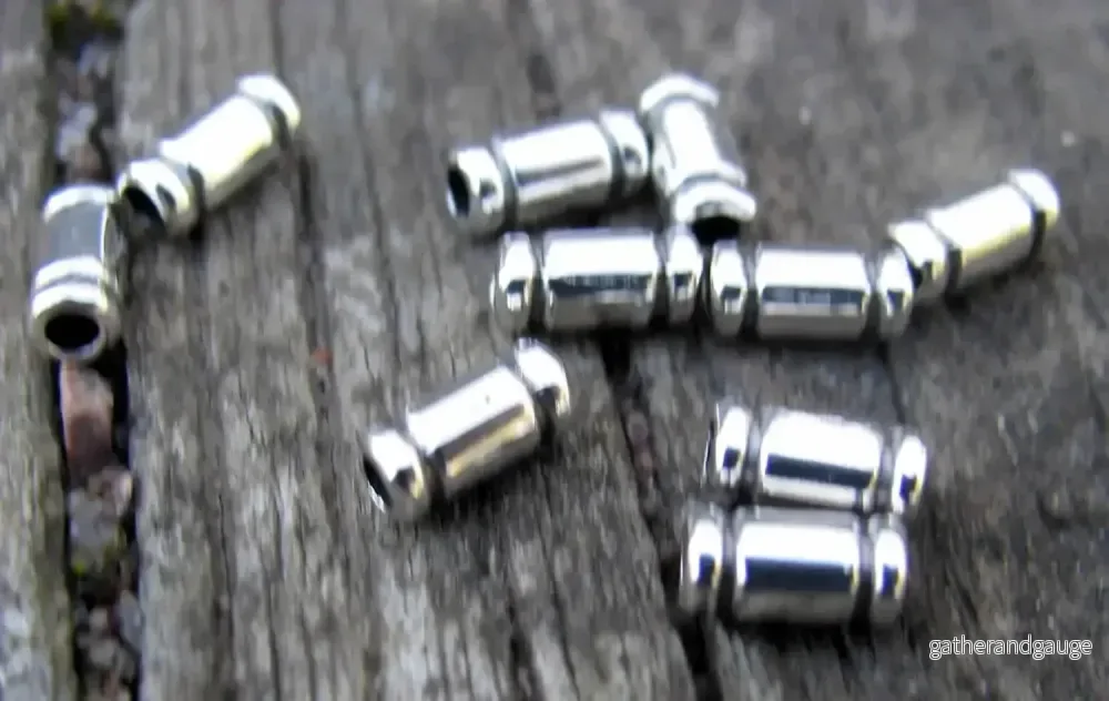 Mellandel Silverfärgad - Litet rör med streck 6,3x3 10-pack - Bild 2