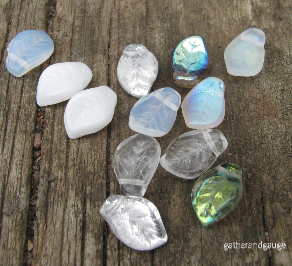 Glaspärlor Löv – Mix Apparition, 9x14mm, 12-pack Glaspärlor Löv – Mix Apparition, 9x14mm, 12-pack