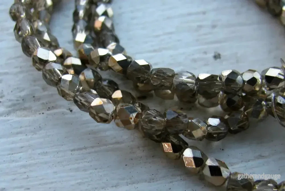 Glaspärlor Facetterad Rund - Svagt Brun/Guld, 3x3mm, 1 Sträng - Bild 2