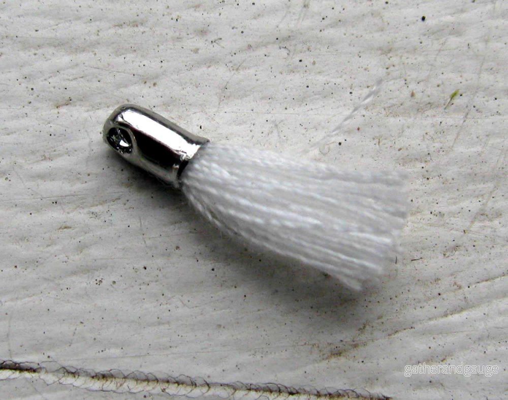 Bomullstofs - Mini Vit / Silver 12mm, 1 styck - Bild 2