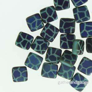 CzechMates Tile Beads – Green Turquoise Laser Azuro Cracked Matte, 1 sträng