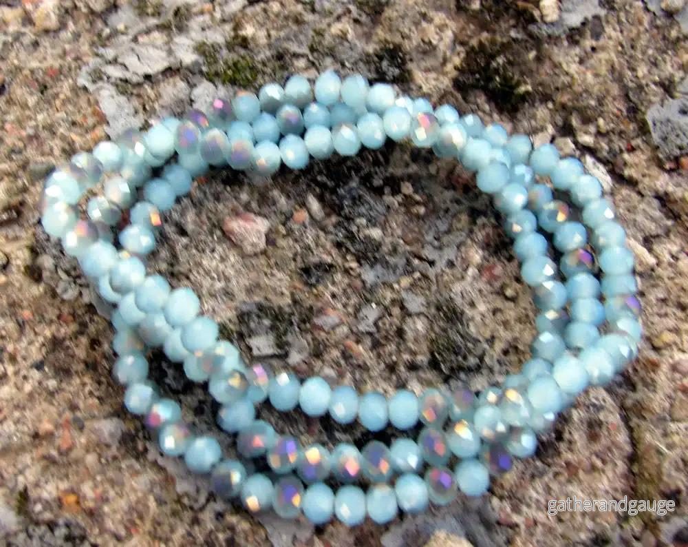 Facetterade glaspärlor - Turkos/Olja, 4x3mm, 1 sträng - Bild 2