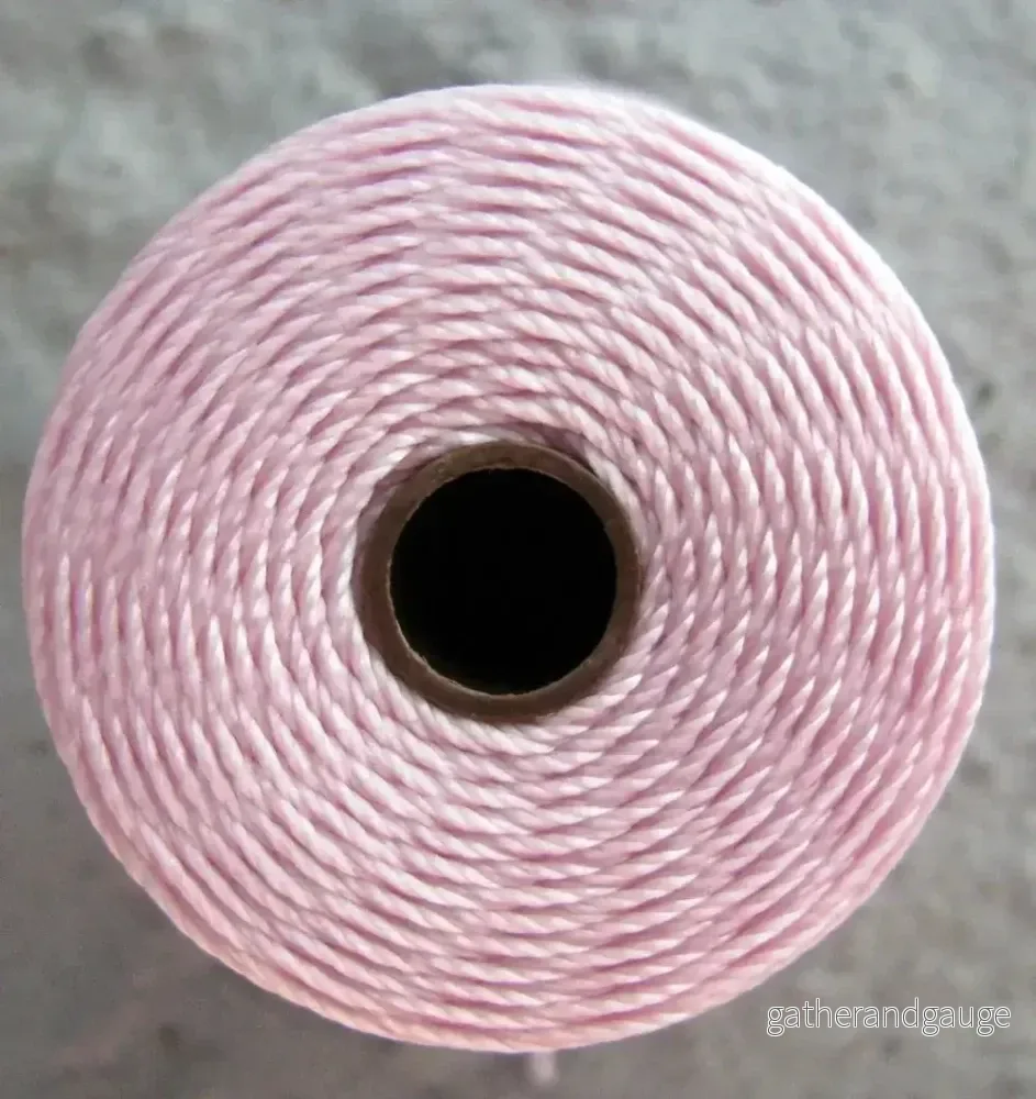 S- Lon bead cord – Blush, 1 rulle S- Lon bead cord – Blush, 1 rulle