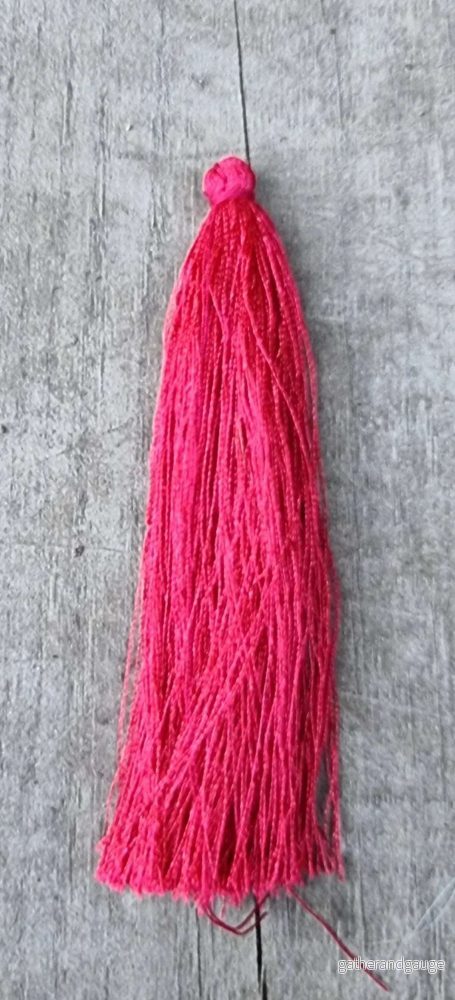 Hänge Tassel Polyester - Röd 90mm 1 styck