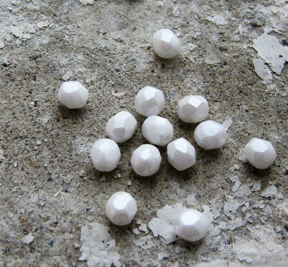 Tjeckiska Firepolish - Pearl Shine White 4 mm, 50-pack - Bild 2