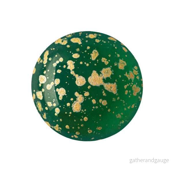 Cabochon par Puca® – Emerald Splash Gold 18 mm, 1 styck Cabochon par Puca® – Emerald Splash Gold 18 mm, 1 styck