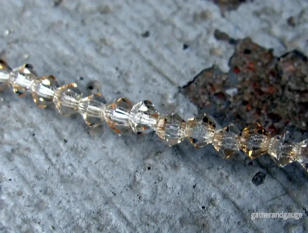 Tjeckiska MC Bicone - Crystal Honey 3 mm, 40- pack - Bild 2