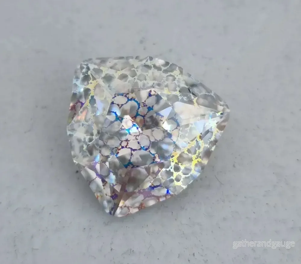 Swarovski Crystals Trilliant fancy Stone (4702) – Crystal White Patina 24 mm, 1 styck Swarovski Crystals Trilliant fancy Stone (4702) – Crystal White Patina 24 mm, 1 styck