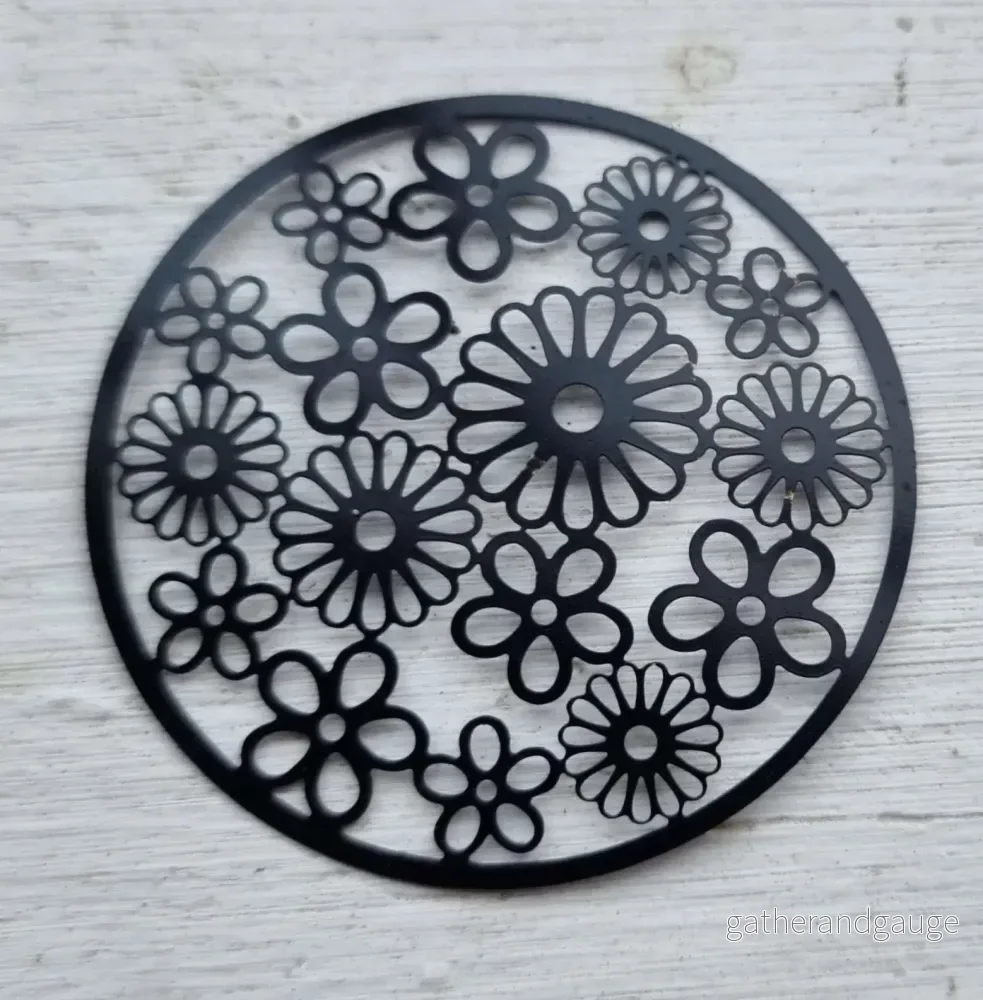 Connector / Hänge svart – Mandala med blommor 47mm 1 styck
